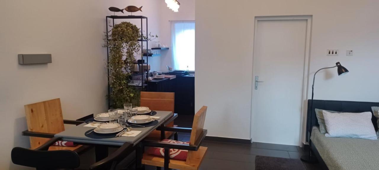 Studio Apartman Ada 사모볼 외부 사진
